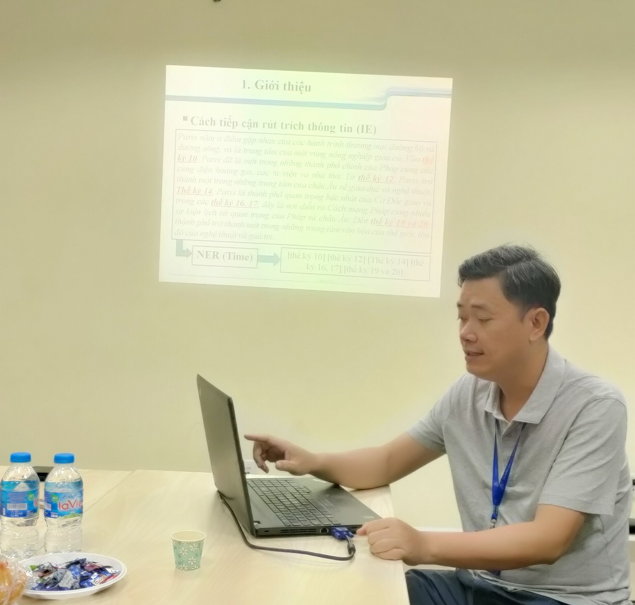 Seminar: Xây dựng mô hình học sâu để trích chọn câu trả lời tiếng Việt